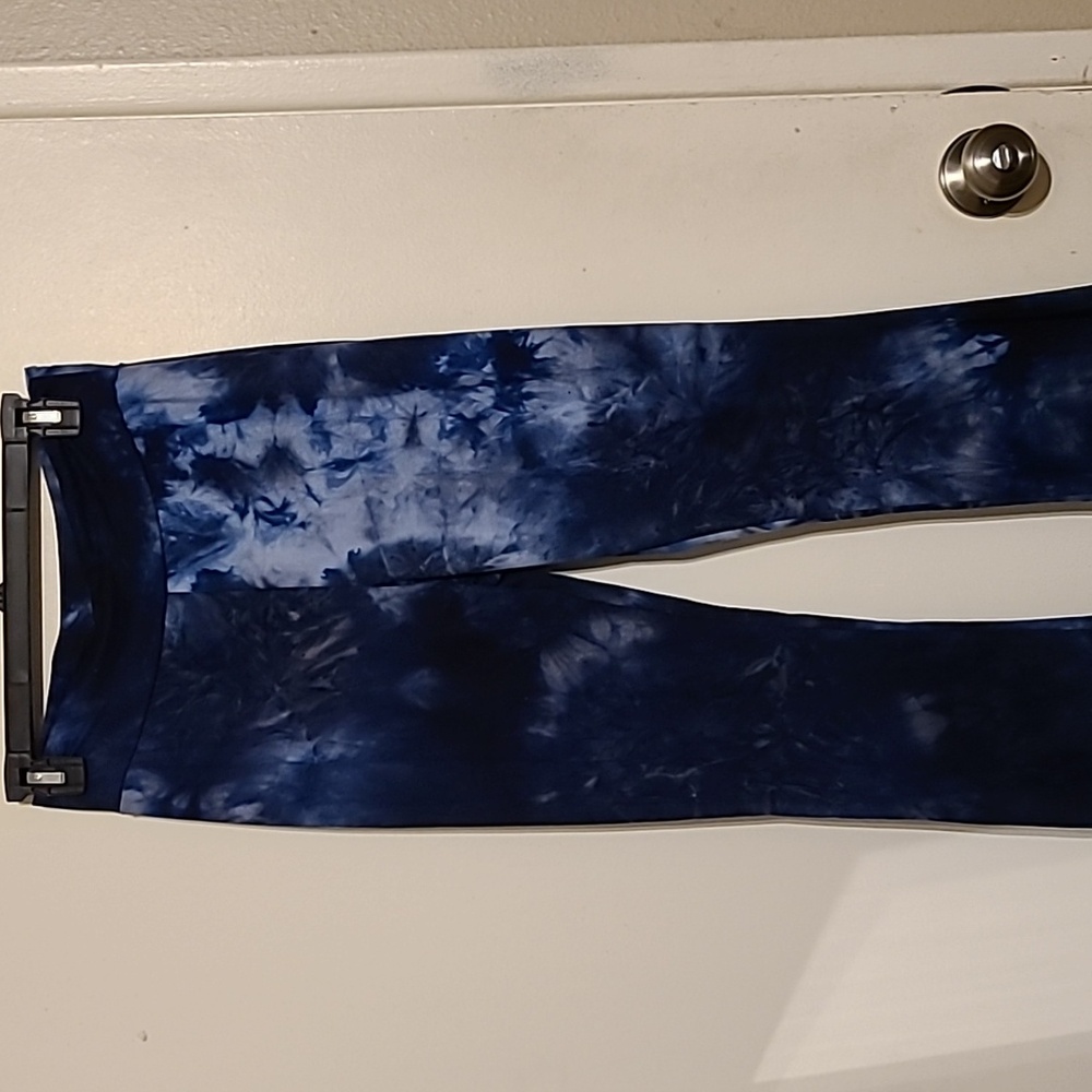 CAMO LEGGINGS LARGE TALL & TYE DIE LEGGINGS LARGE TALL. BUNDLE!!